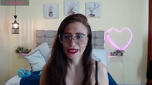  naomi s online show from June 10, 1:32 pm