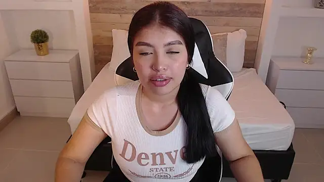 Snapshot of carriepink_ chatting on September 23, 12:19 pm carriepink  online show from September 23, 12:19 pm