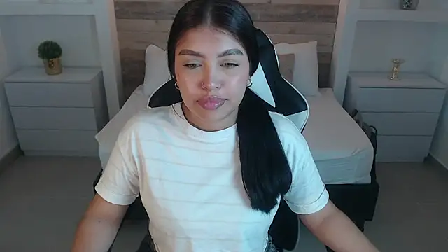 Snapshot of carriepink_ chatting on September 24, 11:13 am carriepink  online show from September 24, 11:13 am