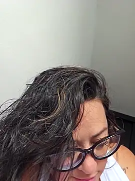 Nicoleefaith  online show from April 5, 7:44 pm