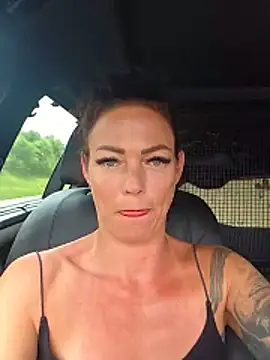 Snapshot of SydneySchmid chatting on June 4, 12:00 pm SydneySchmid online show from June 4, 12:00 pm
