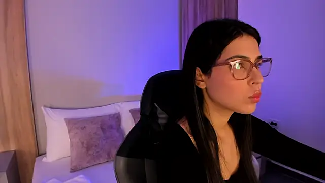 desireee  online show from November 4, 12:15 pm