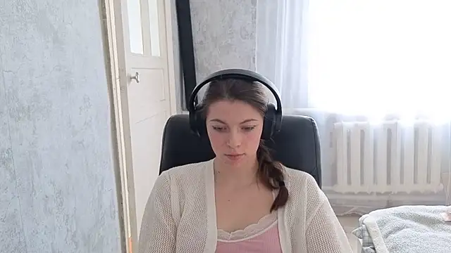 CutieAnny online show from November 6, 6:03 am