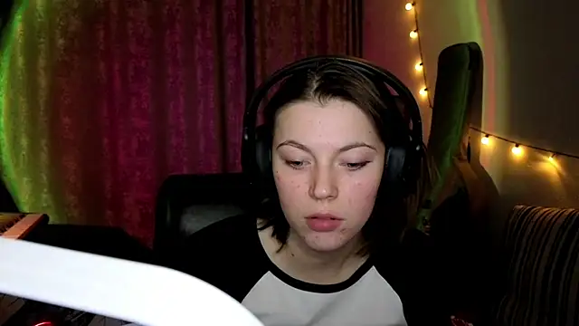 CutieAnny online show from March 4, 8:15 pm