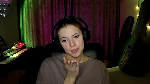 CutieAnny online show from April 11, 8:13 pm