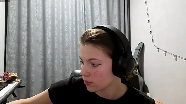 CutieAnny online show from April 21, 8:12 pm