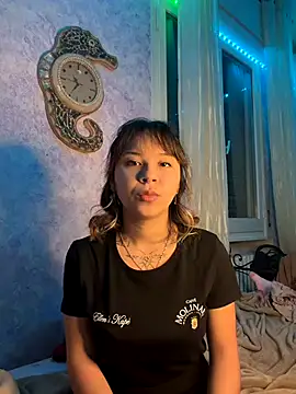 Snapshot of YumiLux chatting on October 9, 4:32 am YumiLux online show from October 9, 4:32 am