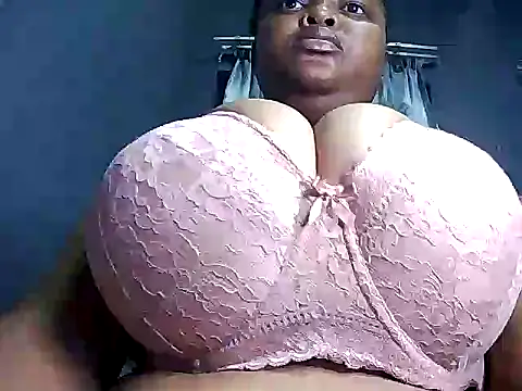 Snapshot of MegaBustyQueen chatting on February 20, 7:58 pm MegaBustyQueen online show from February 20, 7:58 pm