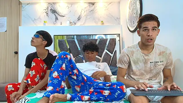 Snapshot of LONDON_BOYS1 chatting on September 24, 1:31 am LONDON BOYS1 online show from September 24, 1:31 am