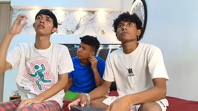 Snapshot of LONDON_BOYS1 chatting on October 3, 1:24 am LONDON BOYS1 online show from October 3, 1:24 am