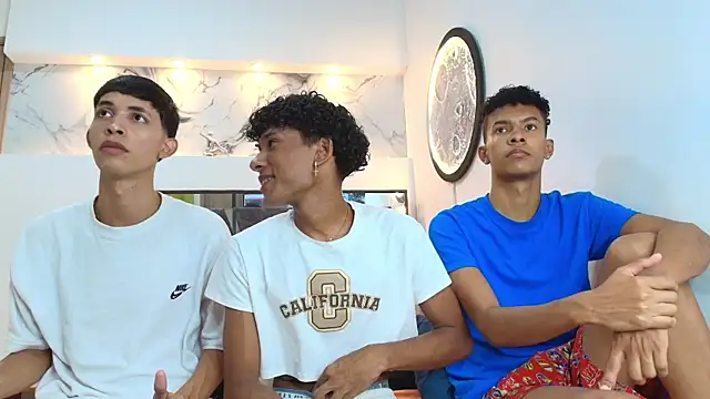 Snapshot of LONDON_BOYS1 chatting on October 5, 1:15 am LONDON BOYS1 online show from October 5, 1:15 am