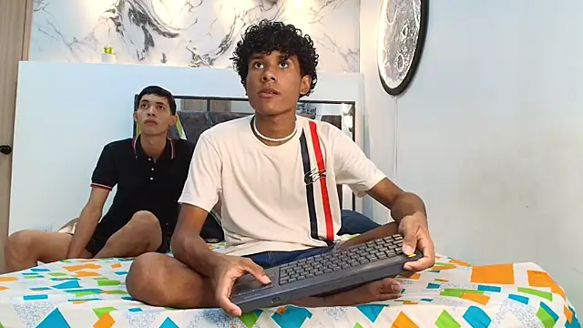Snapshot of LONDON_BOYS1 chatting on October 10, 1:15 am LONDON BOYS1 online show from October 10, 1:15 am