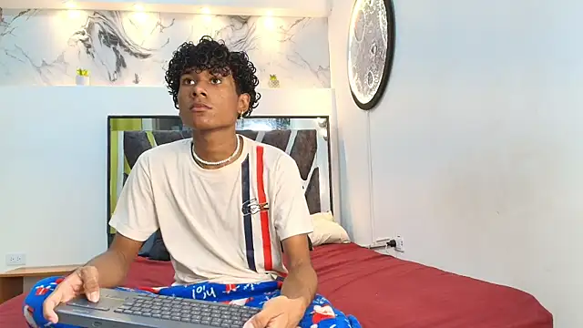 Snapshot of LONDON_BOYS1 chatting on October 13, 1:27 am LONDON BOYS1 online show from October 13, 1:27 am