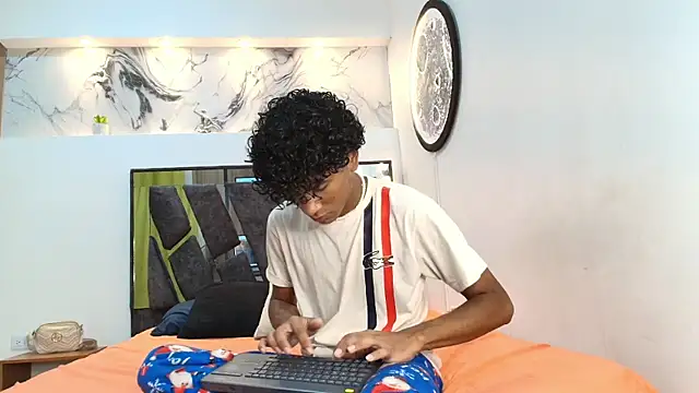 Snapshot of LONDON_BOYS1 chatting on October 14, 1:17 am LONDON BOYS1 online show from October 14, 1:17 am
