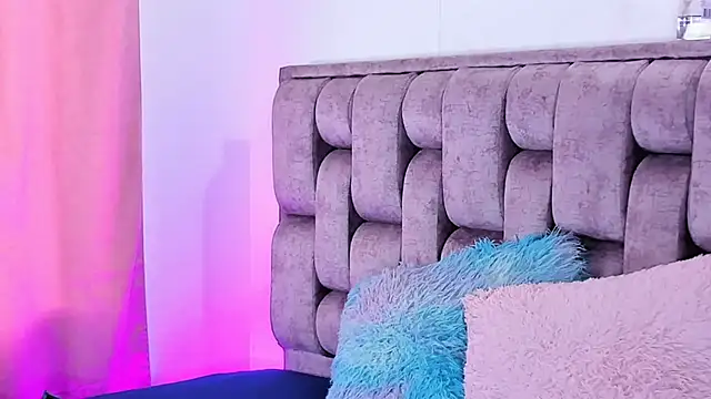 Alexa-Hunter online show from November 13, 8:52 pm