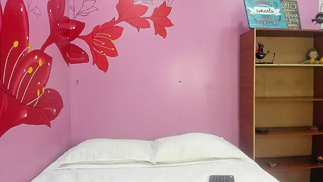 Snapshot of ValentinaLuxee chatting on October 6, 8:06 pm ValentinaLuxee online show from October 6, 8:06 pm