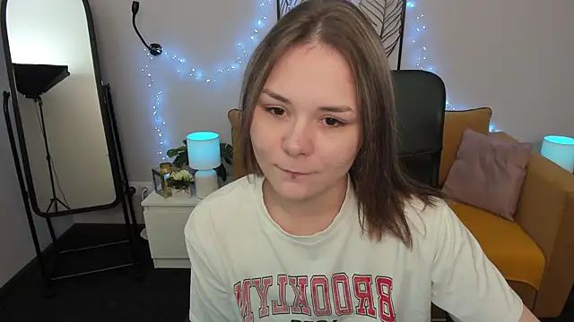 Snapshot of Sophi_gi chatting on September 14, 3:05 am Sophi gi online show from September 14, 3:05 am