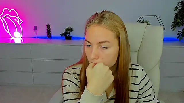 MilaAddams online show from October 9, 5:38 am