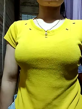 Snapshot of LucyyLy chatting on October 1, 1:22 am LucyyLy online show from October 1, 1:22 am