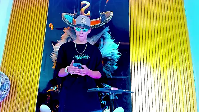 Snapshot of Dante_Brown1_ chatting on October 8, 9:34 pm Dante Brown1 online show from October 8, 9:34 pm