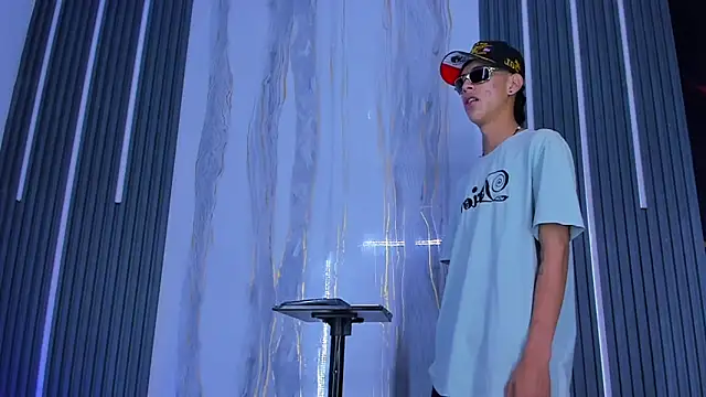 Snapshot of Dante_Brown1_ chatting on October 9, 9:02 pm Dante Brown1 online show from October 9, 9:02 pm