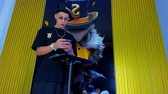 Snapshot of Dante_Brown1_ chatting on November 13, 9:03 pm Dante Brown1 online show from November 13, 9:03 pm