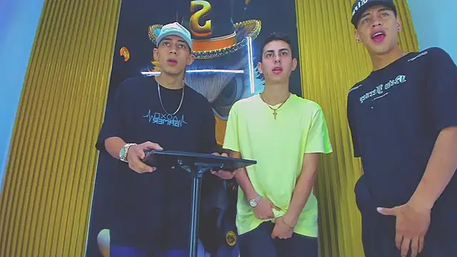 Snapshot of Dante_Brown1_ chatting on December 5, 5:27 am Dante Brown1 online show from December 5, 5:27 am