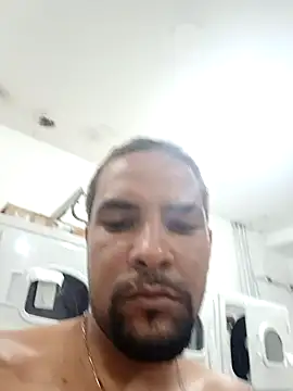 Snapshot of PauMolao85 chatting on December 18, 10:05 pm PauMolao85 online show from December 18, 10:05 pm