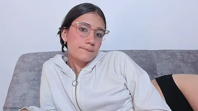 Snapshot of catalella_0 chatting on July 5, 11:39 am catalella 0 online show from July 5, 11:39 am