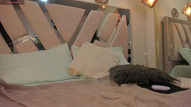 i Carolinee online show from October 1, 12:11 pm