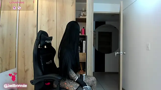 Snapshot of belllbonniie chatting on October 8, 7:00 pm belllbonniie online show from October 8, 7:00 pm