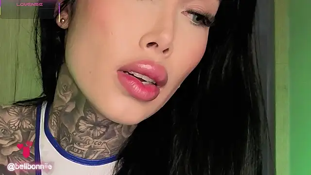 Snapshot of belllbonniie chatting on October 12, 4:33 am belllbonniie online show from October 12, 4:33 am