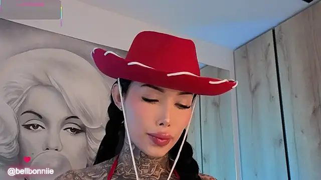 Snapshot of belllbonniie chatting on October 12, 8:52 pm belllbonniie online show from October 12, 8:52 pm