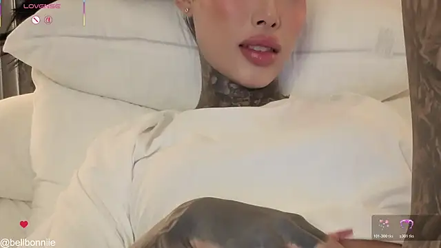 belllbonniie online show from April 22, 7:59 pm