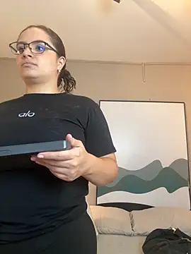 Tayler Kim online show from November 29, 6:55 pm