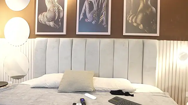 Tayler Kim online show from December 16, 6:24 pm