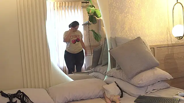 Tayler Kim online show from January 16, 6:34 pm