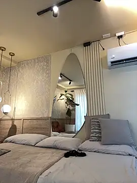 Tayler Kim online show from March 29, 4:29 pm