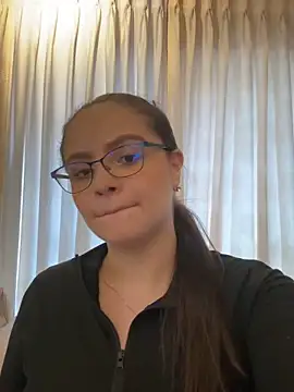 Tayler Kim online show from April 7, 6:52 pm