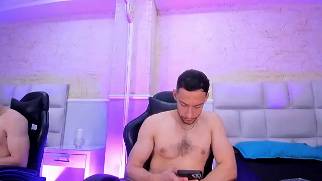 TyagoRoberts online show from November 5, 1:11 pm