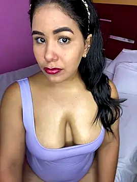 Snapshot of Roxxybigboobs chatting on September 24, 2:42 pm Roxxybigboobs online show from September 24, 2:42 pm