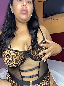 Snapshot of Roxxybigboobs chatting on October 28, 8:22 pm Roxxybigboobs online show from October 28, 8:22 pm