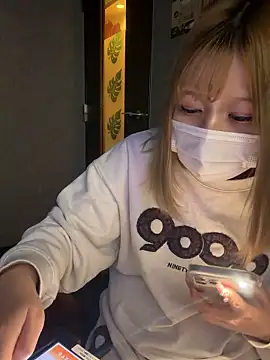 Snapshot of nekoyuna_1612 chatting on March 5, 10:33 am nekoyuna 1612 online show from March 5, 10:33 am