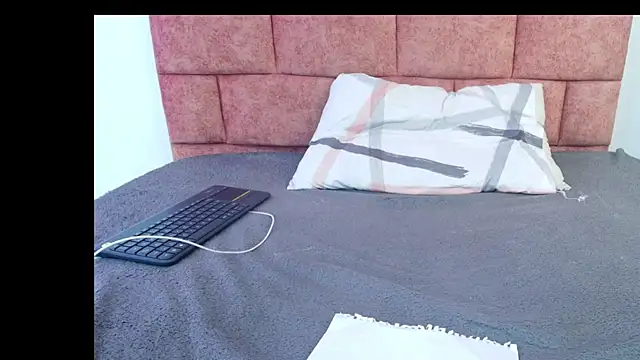 Snapshot of Brunette_Messy1 chatting on October 4, 8:51 pm Brunette Messy1 online show from October 4, 8:51 pm