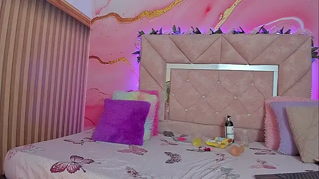 Taylor oriana  online show from September 16, 11:00 am