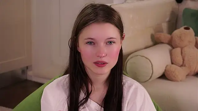 LynHillaire online show from September 13, 11:10 am