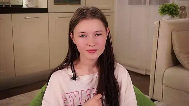 LynHillaire online show from September 14, 11:09 am