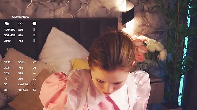 LynHillaire online show from April 21, 12:44 pm