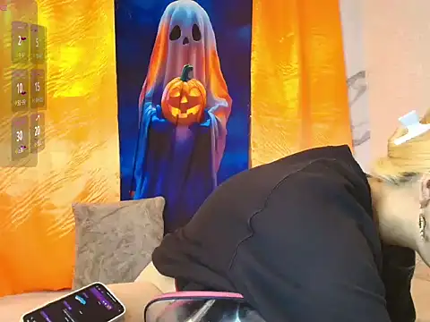 megganfoxxy online show from October 20, 2:01 am