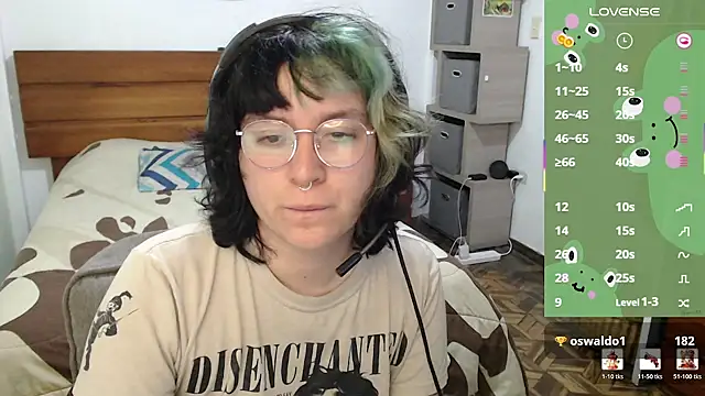 Snapshot of Froggyinthebox chatting on July 10, 4:17 am Froggyinthebox online show from July 10, 4:17 am